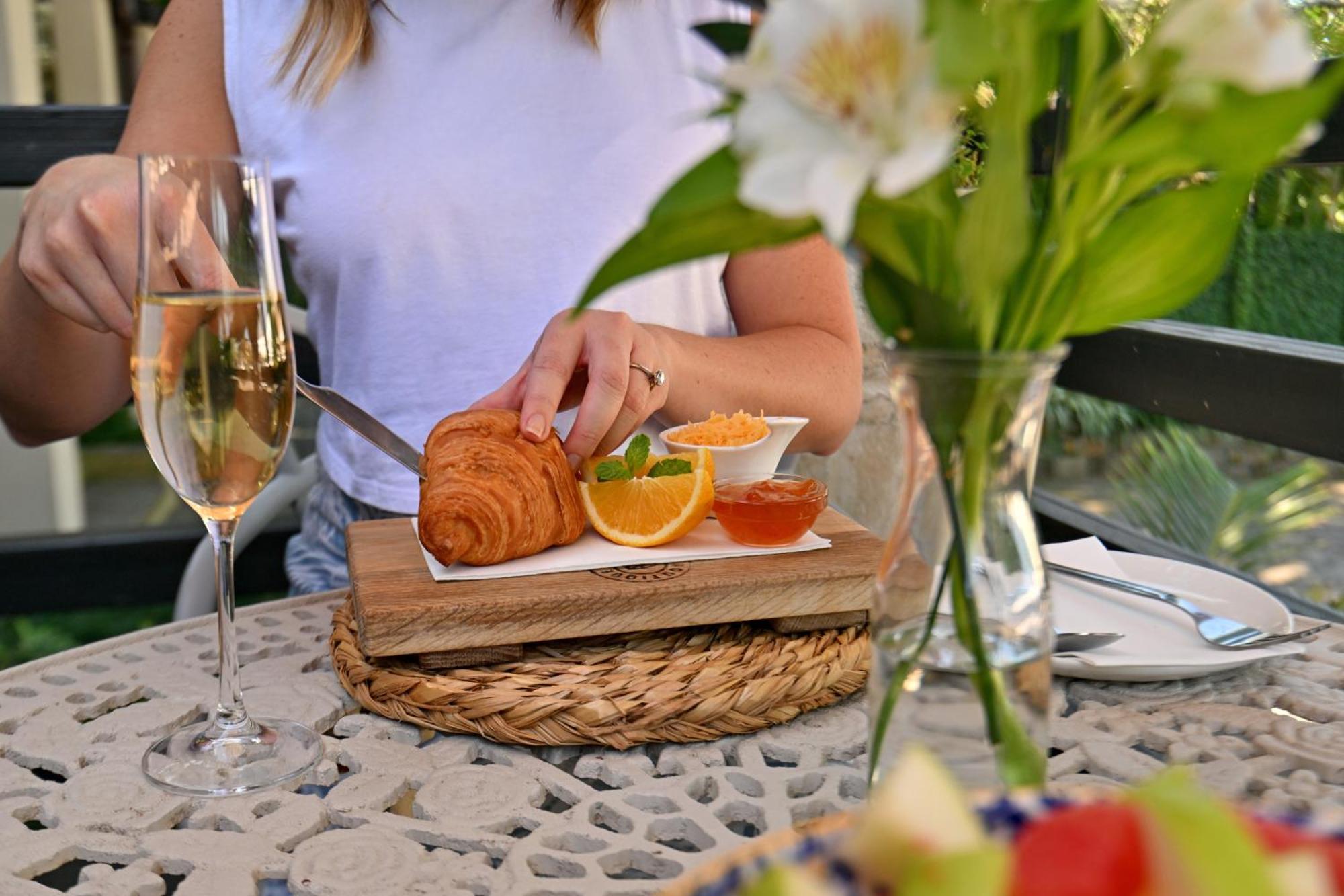 La Perle Hotel Балито Екстериор снимка