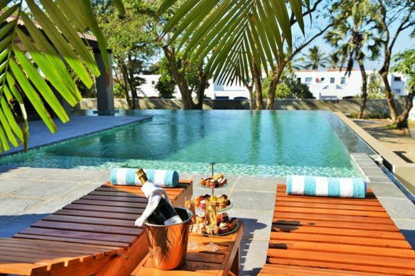 La Perle Hotel Балито Екстериор снимка